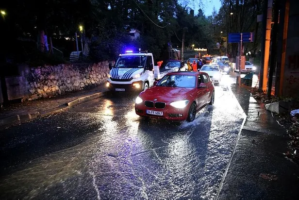 İstanbul'da sağanak yağış! Sarıyer'de bir evi su bastı-2