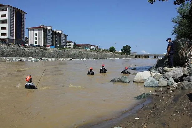 Rize'deki sel felaketinde kaybolan iki kişi aranıyor-5