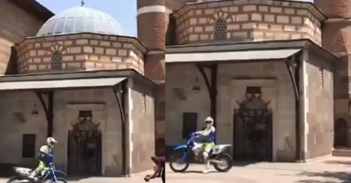 CHP'nin skandalları bitmiyor! Mansur Yavaş'ın adamları Hacı Bayram-ı Veli Camii ve Türbesi önünde drift yaptı