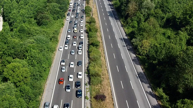 Akın akın gidiyorlar! Kurban Bayramı trafiği böyle görüntülendi | HARİTALI YOL DURUMU - 9