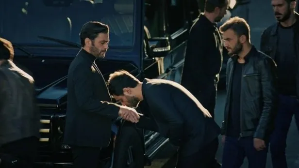 atarli-tavirlariyla-eskiya-dunyaya-hukumdar-olmazin-favori-ismiydi-yeni-rolu-buyuk-ses-getirecek-1639385632461.jpg Atarlı tavırlarıyla Eşkıya Dünyaya Hükümdar Olmaz'ın favori ismiydi! Yeni rolü büyük ses getirecek-2