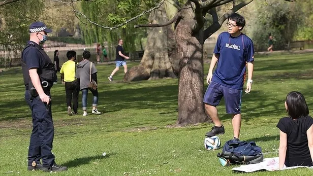 ingilterede-carpici-gercek-ortaya-cikti-koronavirus-vakalarindaki-artis-en-cok-11-18-yas-araligindakilerde-goruldu-1607626830118.jpeg İngiltere'de çarpıcı gerçek ortaya çıktı: Koronavirüs vakalarındaki artış en çok 11-18 yaş aralığındakilerde görüldü-4