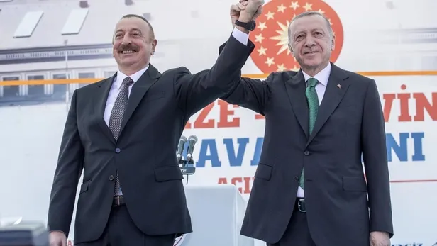 baskan-erdogan-rizedeki-torenin-ardindan-azerbaycan-cumhurbaskani-aliyev-ile-bir-araya-geldi-1652539806500.jpeg