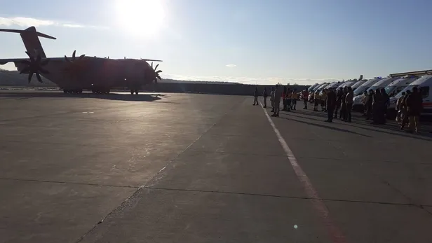 Son dakika: Somali'deki bombalı saldırıda yaralananlar Türkiye'ye getirildi-1