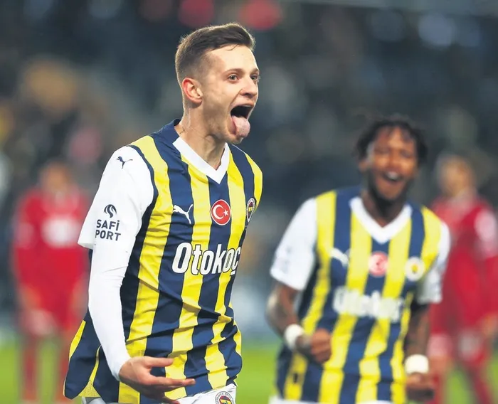 1701727579894.jpeg Fenerbahçe Beşiktaş derbisi öncesi moral kazandı! Sivasspor'u 4-1 yendi Nordsjaelland'dan yediği 6 golün acısını çıkardı-2