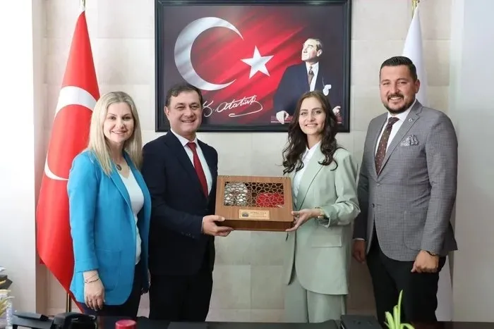 CHP'de 'eş başkanlık'! DEM ile beraberlik yönetim anlayışlarını da değiştirdi! Korkuteli Belediye Başkanı Saniye Caran ve Hasan Caran...-5