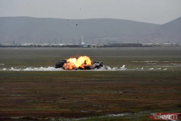 SON DAKİKA: Uluslararası ajanslar Çavuşoğlu ile Dendias'ın sarılmasını son dakika geçti - 24