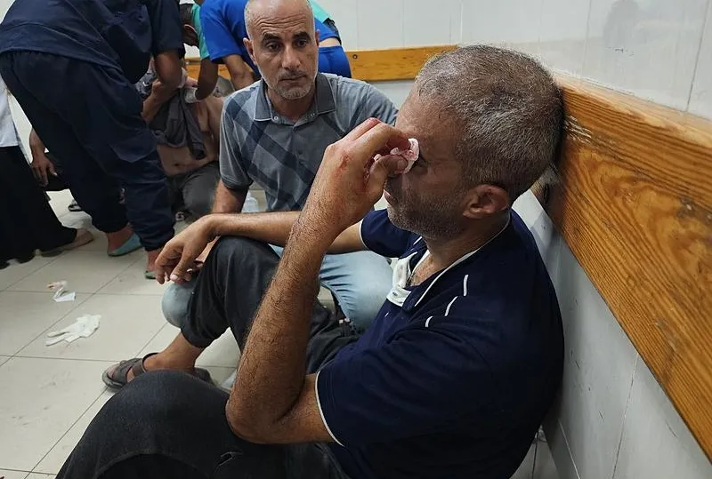 Katil İsrail gazetecileri hedef aldı