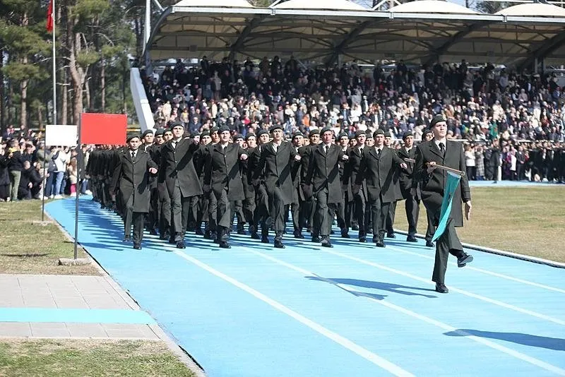 Balıkesir'in Altıeylül ilçesindeki Milli Savunma Üniversitesi (MSÜ) Kara Astsubay Meslek Yüksekokulu'nda Astsubay Temel Askerlik ve Astsubaylık Anlayışı Kazandırma (ASTTASAK) Eğitimi mezuniyet töreni düzenlendi. (AA)