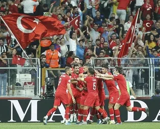 A Milli Takım son dakikada güldü! Ozan Tufandan hayat öpücüğü...