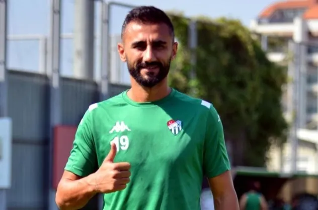 Bursasporlu Selçuk Şahin'den alkışlanacak hareket
