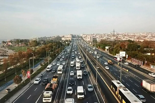 Son dakika: İstanbul trafiğinde "yüz yüze eğitim" yoğunluğu
