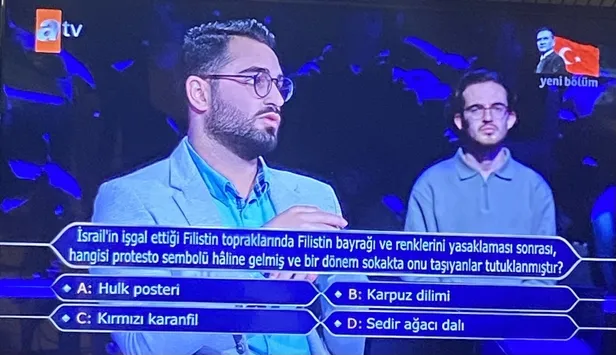 israilin-isgal-ettigi-filistin-topraklarinda-filistin-bayragi-ve-renklerini-yasaklamasi-sonrasi-hangisi-protes-1699215213228.jpg İsrail'in işgal ettiği Filistin topraklarında Filistin bayrağı ve renklerini yasaklaması sonrası, hangisi protesto sembolü haline gelmiş ve bir dönem sokakta onu taşıyanlar tutuklanmıştır?-2