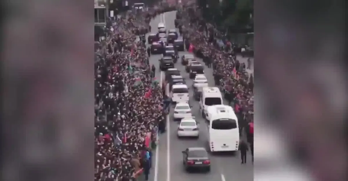 Başkan Erdoğan’a Azerbaycan’da sevgi seli: Meydanlar doldu taştı