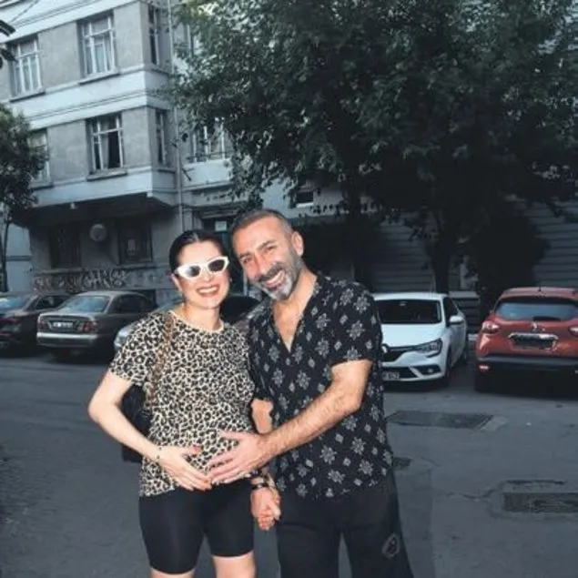 Karnı burnunda!