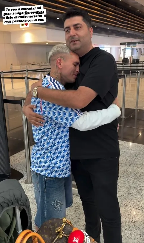 lucas-torreiranin-veda-paylasimi-gundem-oldu-seni-cok-ozleyecegim-1781614664618.jpg Lucas Torreira'dan kafa karıştıran veda paylaşımı! "Seni çok özleyeceğim dostum”-5