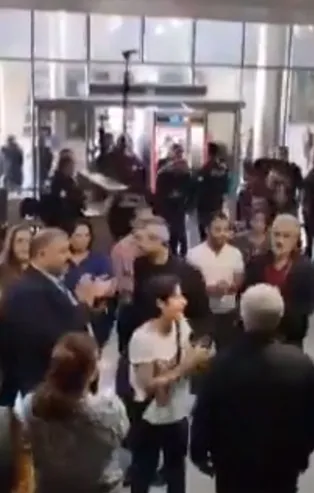 HDP'liler Kayapınar Belediyesi'ni bastı!