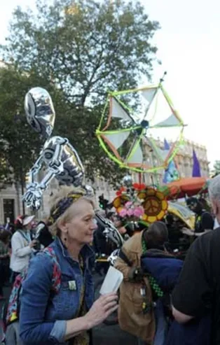 Londra'da yüzbinler sokağa döküldü!