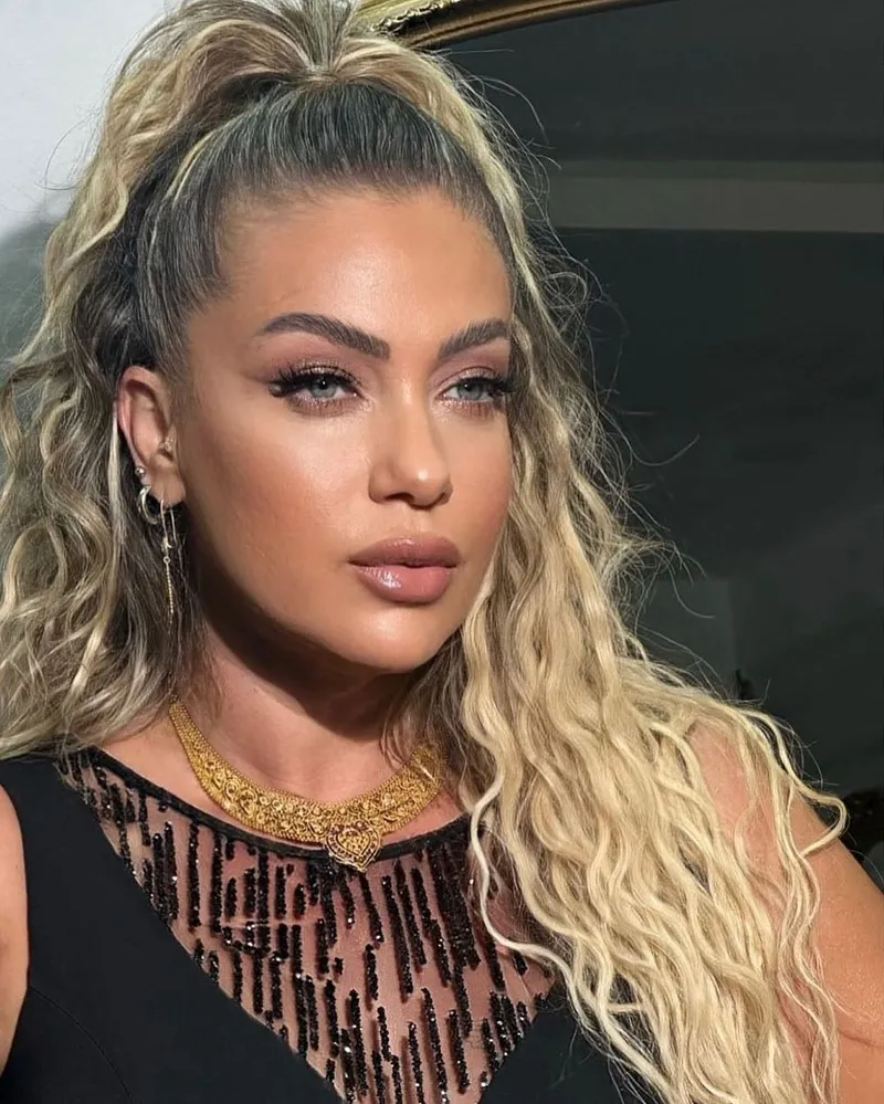 yeliz-yesilmen-daracik-taytiyla-boy-gosterdi-yorum-ustune-yorum-yagdi-silikonlu-ic-camasiri-mi-giydin-1706610329687.jpg Yeliz Yeşilmen daracık taytıyla boy gösterdi! Yorum üstüne yorum yağdı: Silikonlu iç çamaşırı mı giydin?-3