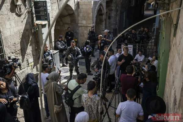 Siyonist işgalcilerden İsrail polisi eşliğinde Mescid-i Aksa'ya alçak baskın - 10