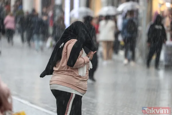 SON DAKİKA: İstanbul'da yağmur aniden bastırdı! İstiklal Caddesi'nde vatandaşlar hazırlıksız yakalandı - 6