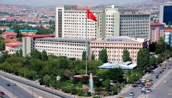son-dakika-gazi-universitesi-hastanesi-muduru-muammer-zeki-sahnaoglu-makaminda-bicakli-saldiriya-ugradi-1626262418797.jpg