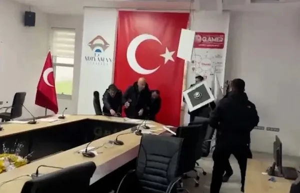 kahramanmarasta-felaket-bakan-adil-karaismailoglu-depreme-yakalandi-1675686007067.jpg Kahramanmaraş'ta felaket! Bakan Adil Karaismailoğlu depreme yakalandı-3