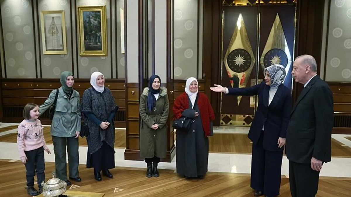 Başkan Erdoğan gönüllü olarak camilerin temizliğini yapan Sultan Bayat ve ailesini kabul etti