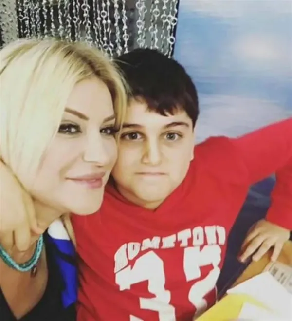 Şarkıcı Songül Karlı'nın oğlunu görenler gözlerine inanamıyor-3