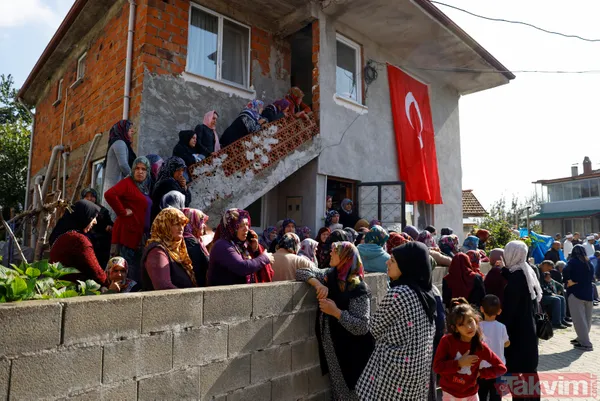 SON DAKİKA: Amasra Bartın'da maden faciasında hayatlarını kaybeden işçiler son yolculuğuna uğurlanıyor - 44