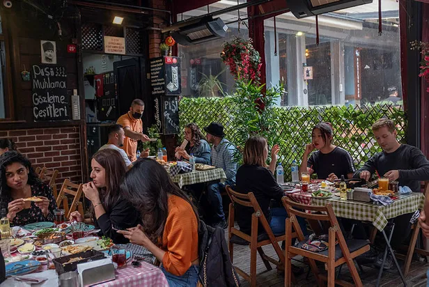 kafe-ve-restoranlar-acildi-mi-kaca-kadar-acik-cumartesi-pazar-kafeler-acik-mi-2021-guncel-calisma-saatleri-1622799183707.jpg Kafe ve restoranlar açıldı mı, kaça kadar açık? Cumartesi pazar kafeler açık mı? 2021 güncel çalışma saatleri...-4