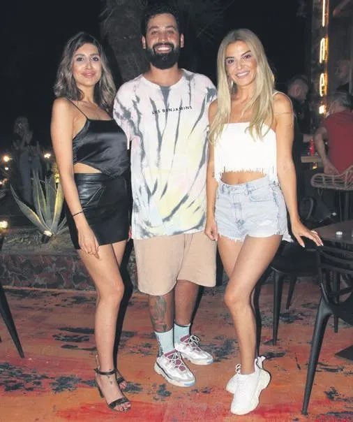 Sevilen popçu Hadise, önceki gün Silivri'de konser verdi-11