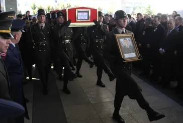 Son dakika: Pençe-Kilit şehidi Piyade Teğmen Eril Alperen Emir'in cenaze töreninde Özgür Özel'e sert tepki: Selahattin Demirtaş'ın asıldığını göreceğim
