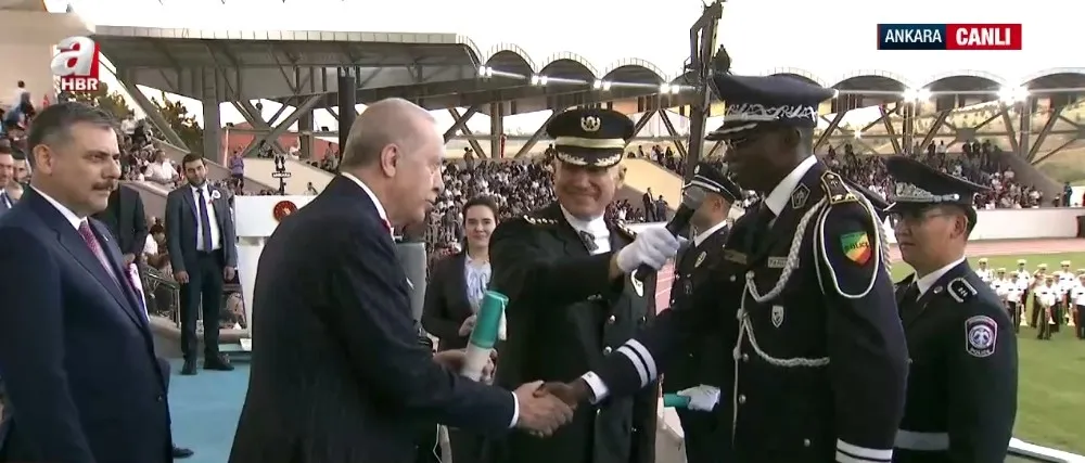polis-akademisi-mezuniyet-toreninde-corum-atamasi-1782408587901.jpeg Polis Akademisi Mezuniyet Töreni'nde Çorum ataması! Başkan Erdoğan: Yiğidin harman olduğu yer-2