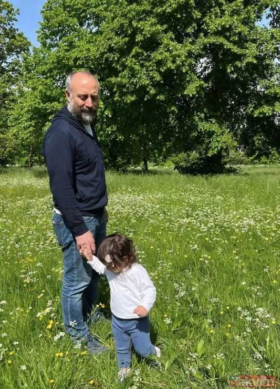 10 sananlar yanıldı! Halit Ergenç ile Bergüzar Korel arasındaki yaş farkı şoke etti - 8