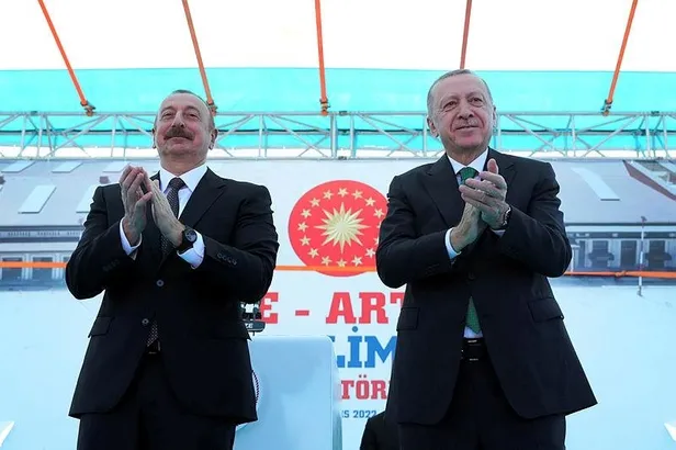 azerbaycan-cumhurbaskani-aliyevden-rize-sozleri-aziz-kardesime-dedim-ki-burasi-cennete-benziyor-1652534349016.jpeg Azerbaycan Cumhurbaşkanı Aliyev'den 'Rize' sözleri: Aziz kardeşime dedim ki 'burası cennete benziyor'-2