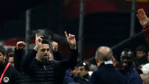 Aytemiz Alanyaspor teknik direktörü Erol Bulut'un zafer pozundaki Fatih Terim detayı!-4