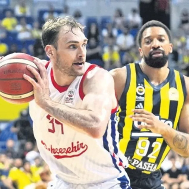 F.Bahçe Bahçeşehir’e karşı bir adım önde