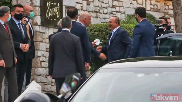 SON DAKİKA: Uluslararası ajanslar Çavuşoğlu ile Dendias'ın sarılmasını son dakika geçti - 18