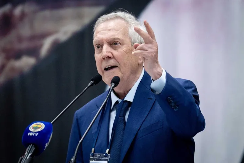 aziz-yildirim-fenerbahce-baskanligina-aday-olmayacagini-acikladi-1774518705908.jpeg Aziz Yıldırım Fenerbahçe başkanlığına aday olmayacağını açıkladı-3