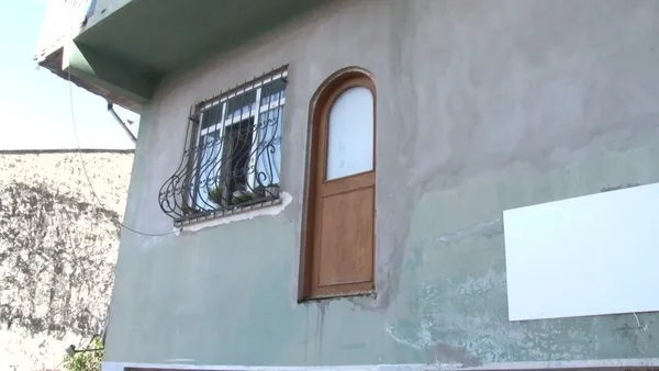 istanbul-uskudarda-fikra-gibi-bina-goren-telefonuna-sariliyor-kapi-var-cikis-yok-1645527281033.jpg İstanbul Üsküdar'da fıkra gibi bina! Gören telefonuna sarılıyor: Kapı var çıkış yok-8