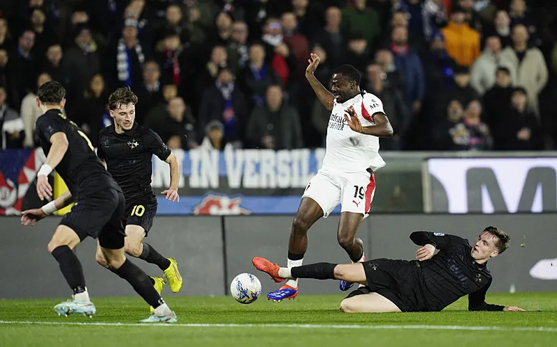 Galatasaray Milan'ın yıldızını kapıyor! Transfer kıskandıracak - 26