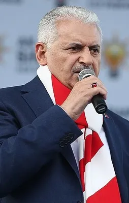Yıldırım: Yürüyeceksen darbecilere karşı yürüyeceksin