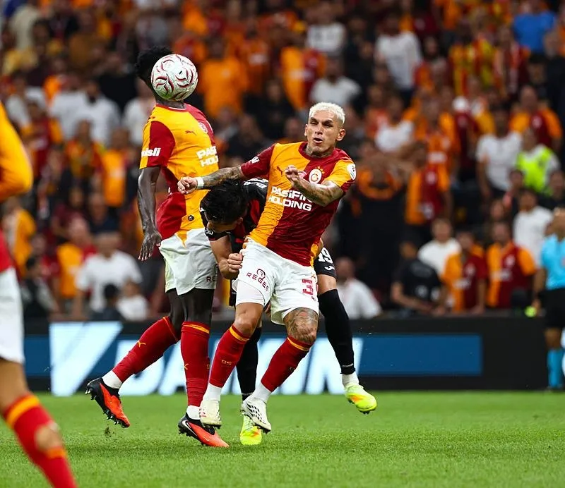 galatasaray-erzurum-deplasmaninda-o-yildiza-kesik-1787291917165.jpeg Galatasaray Erzurum deplasmanında! Okan Buruk'tan o yıldıza kesik-8