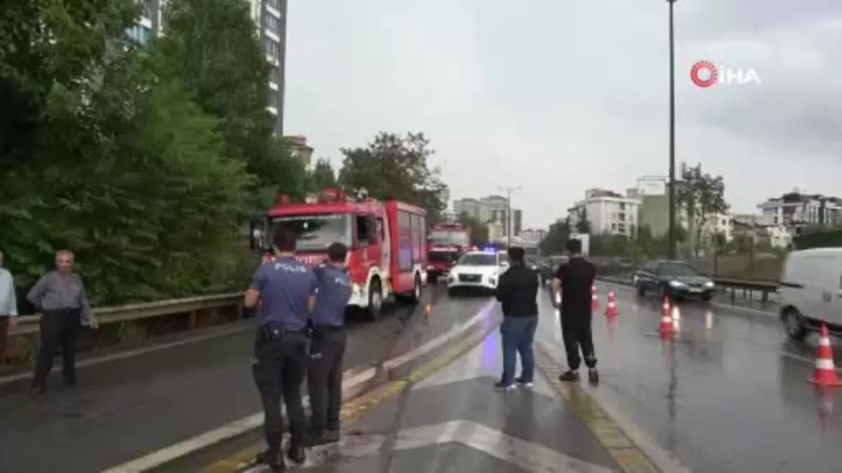Kartal'da İSKİ'ye ait zift yüklü kamyon yan yattı