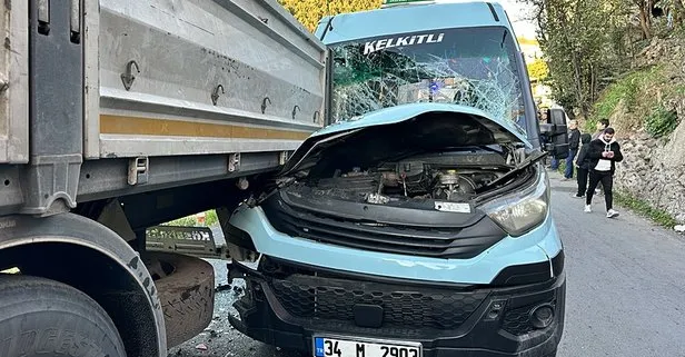 Maltepe’de yolcu minibüsü tıra çarptı! Çok sayıda yaralı var