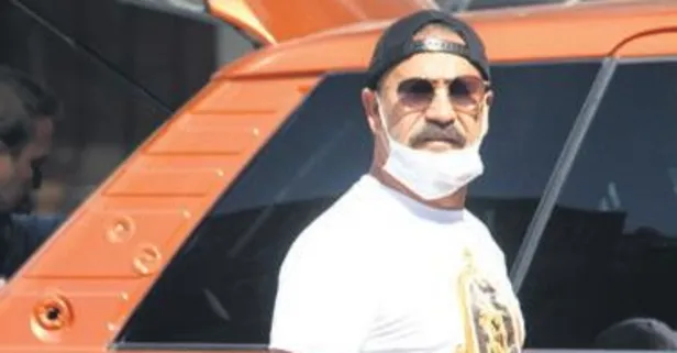 İzzet Yıldızhan son haliyle rap yıldızlarını anımsattı