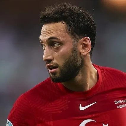 Hakan Çalhanoğlu’na Aziz Yıldırım’dan transfer mesajı