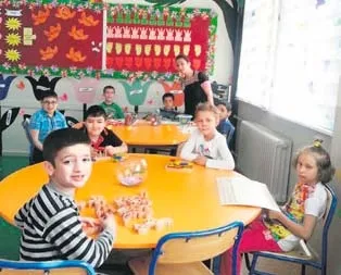 Eli öpülesi öğretmen