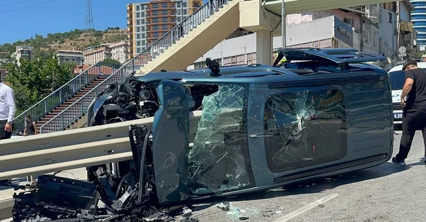 İstanbul Pendik'te feci kaza! Direksiyon hakimiyetini kaybetti bariyere ok gibi saplandı
